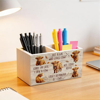 Rustic Highland Cow Pen Holder for Desk, Gifts for Highland Cow Lovers Wooden Box Sign Desk Decor for Girls Room Home Office Decoration, Farmhouse Heifer Pencil Organizer
