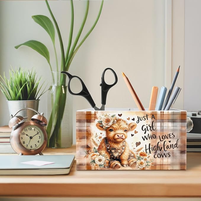 Farmhouse Highland Cow Pen Holder for Desk, Just a Girl Who Loves Highland Cow Wooden Box Sign Desk Decor for Home Office Decoration, Rustic Plaid Heifer Pencil Organizer