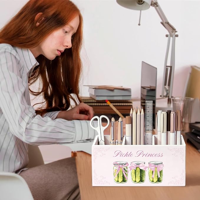 Pink Coquette Bow Pickle Pen Pencil Holder for Desk, Pickle Lovers Gifts for Women, Preppy Pink Girly Wooden Box Sign Decorations for Girls Bedroom Room Dorm Desk Tabletop