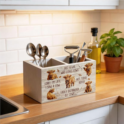 Rustic Highland Cow Pen Holder for Desk, Gifts for Highland Cow Lovers Wooden Box Sign Desk Decor for Girls Room Home Office Decoration, Farmhouse Heifer Pencil Organizer