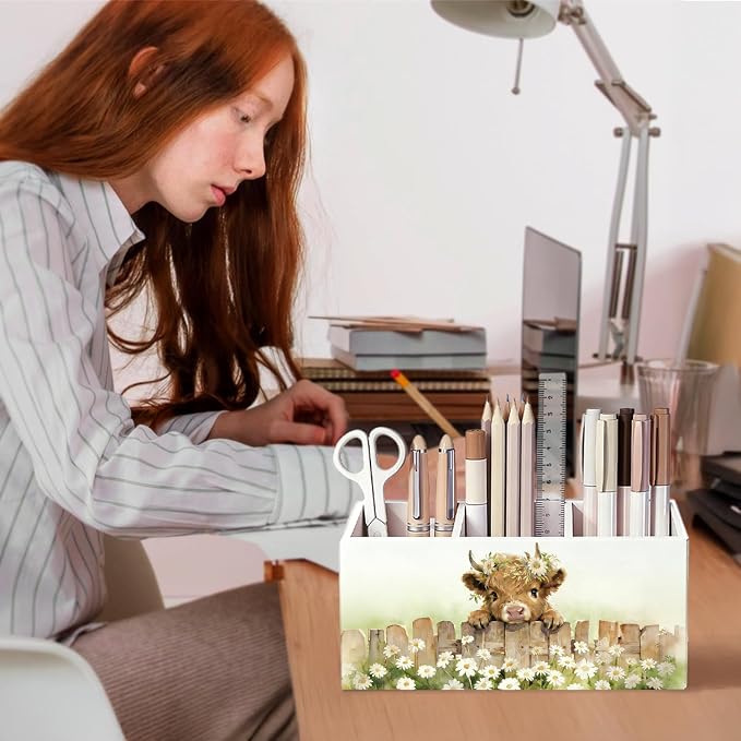 Highland Cow Pen Pencil Holder for Desk, Highland Cow Gifts, Cute Western Cattle Farm Animal Nursery Wooden Box Sign Decorations for Home Office Kids Room Bedroom Desk Tabletop