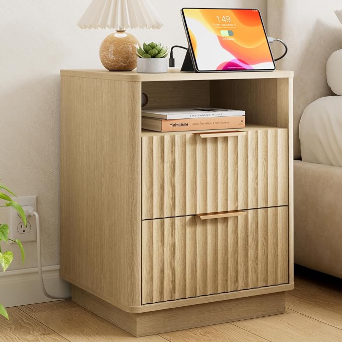 Fluted Nightstand, Modern Night Stand, 2 Drawers Nightstand with Charging Station, Wooden End Table w/Storage, Bedside Table for Bedroom Sofa Home Office, Curved Corners Design, Natural Oak